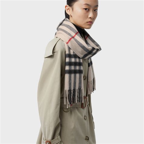 burberry cashmere scarf stone vs white|burberry cashmere scarf reviews.